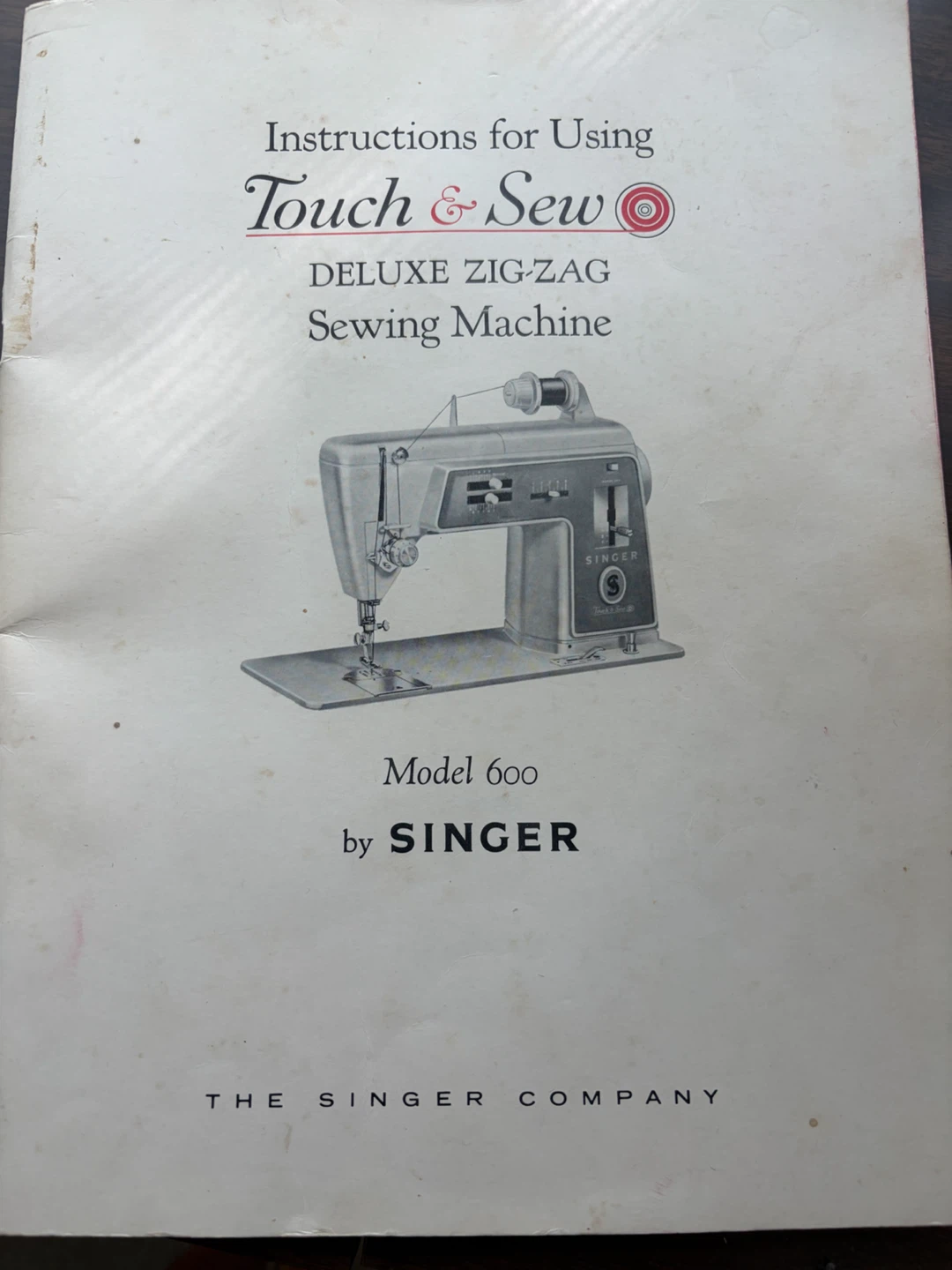 Singer Touch & Sew Model 600 Sewing Machine in Cabinet - photo 2