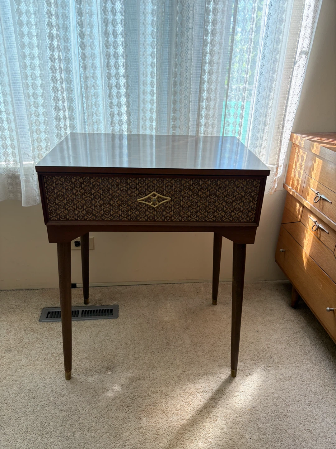 Singer Touch & Sew Model 600 Sewing Machine in Cabinet - photo 3