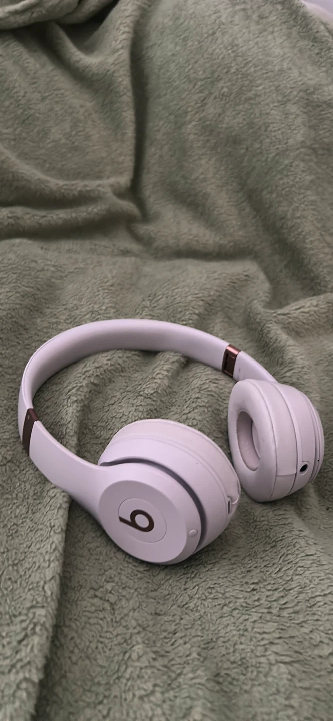 Beats Solo 4s Wireless Headphones cloud pink