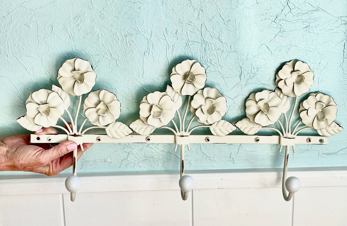SHABBY CHIC 3 HOOK WALL DECOR