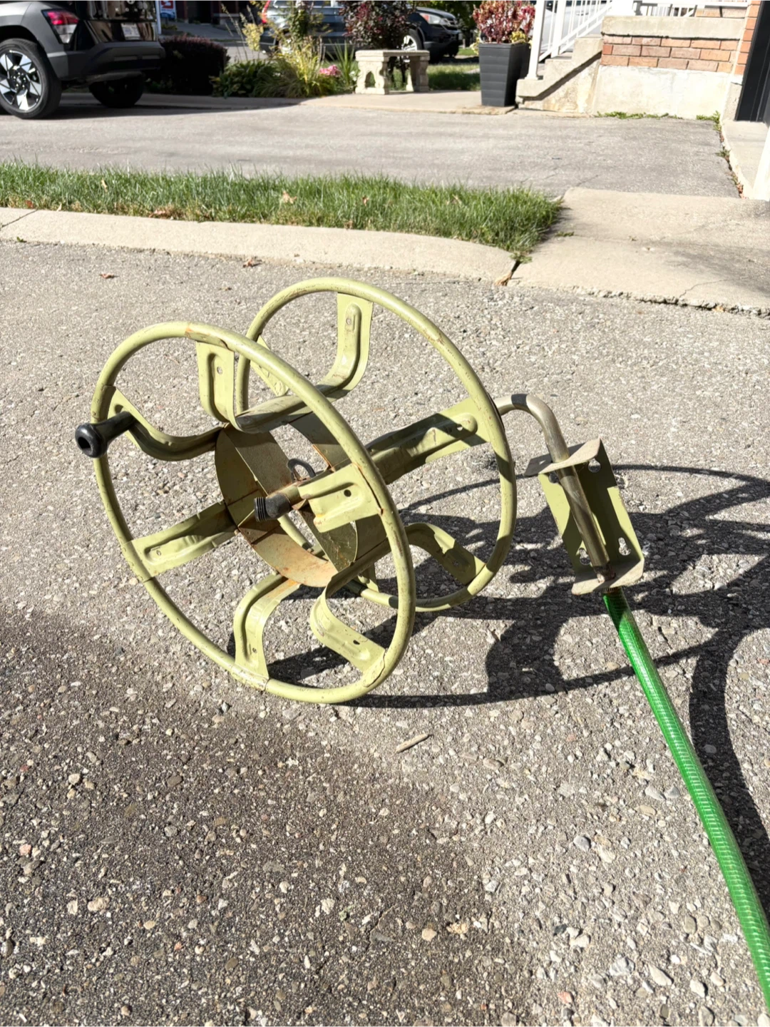 Vintage metal green wall mounted garden hose reel - photo 4