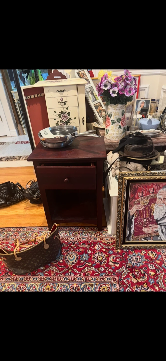 Dark wood end table with drawer