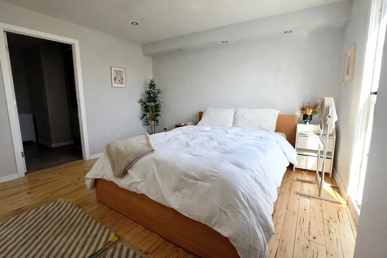 IKEA MALM Queen Bed Frame with Mattress - photo 5