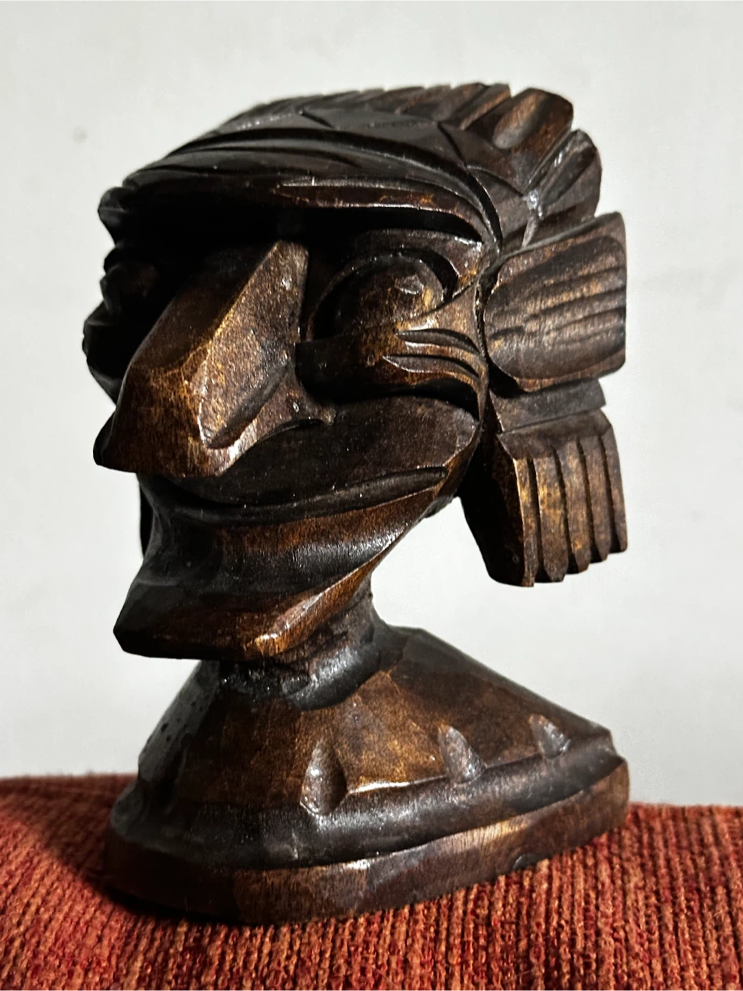 Vintage carved native bust - photo 2
