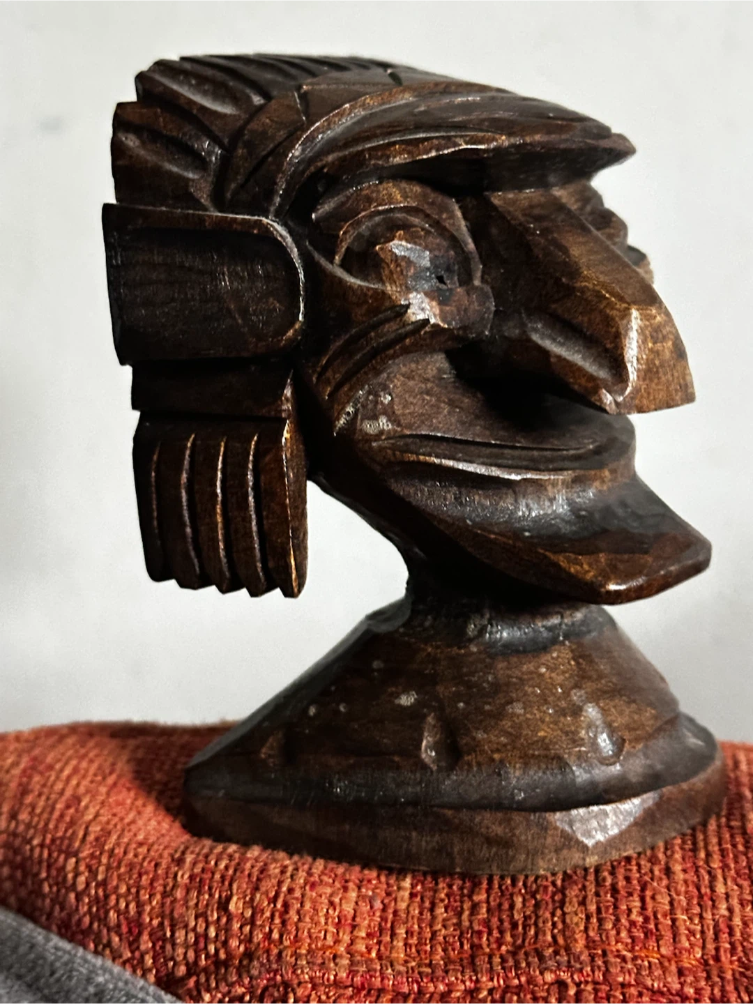 Vintage carved native bust - photo 3