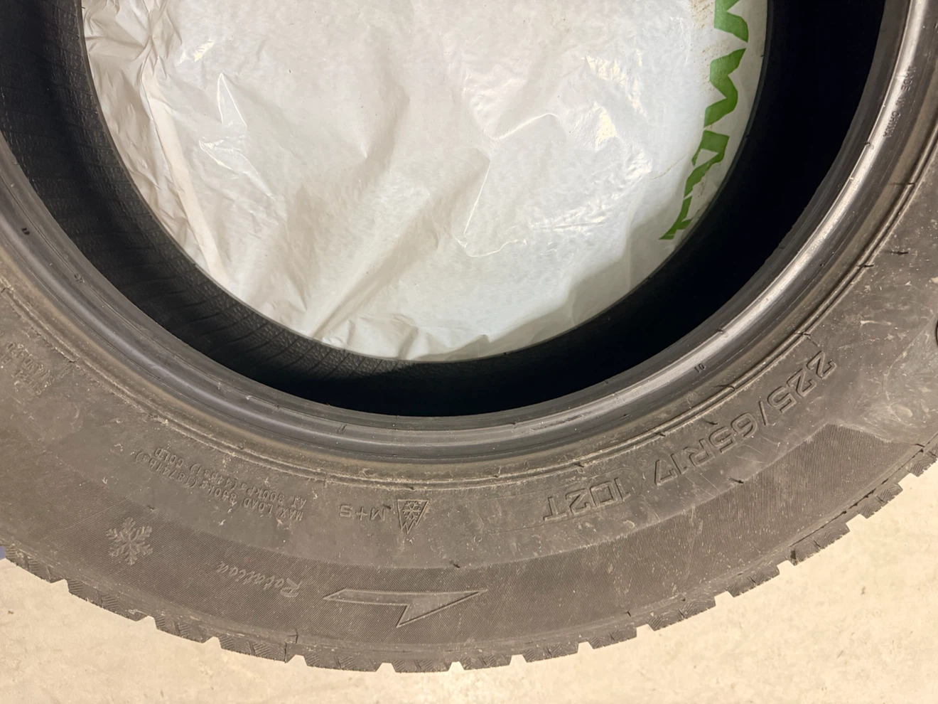 Set of 4 Giti Winter W1 tires, size 225/65R17