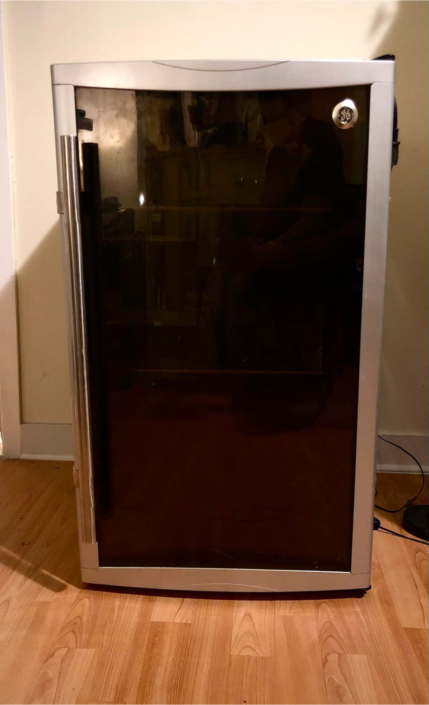 GE Mini Bar Fridge/ Wine Cooler
