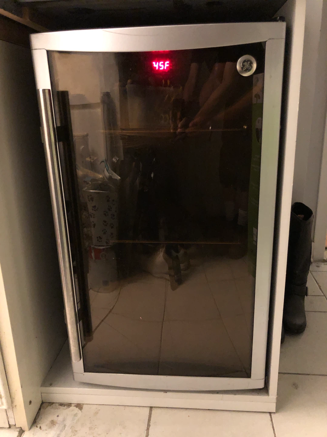 GE Mini Bar Fridge/ Wine Cooler - photo 5