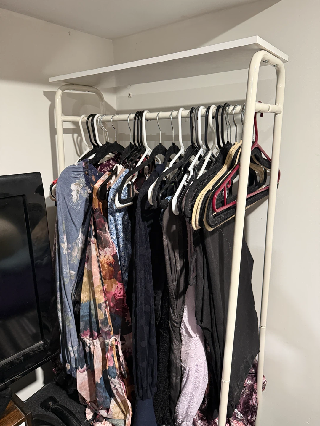 Small Clothing Rack *NEW IN BOX!