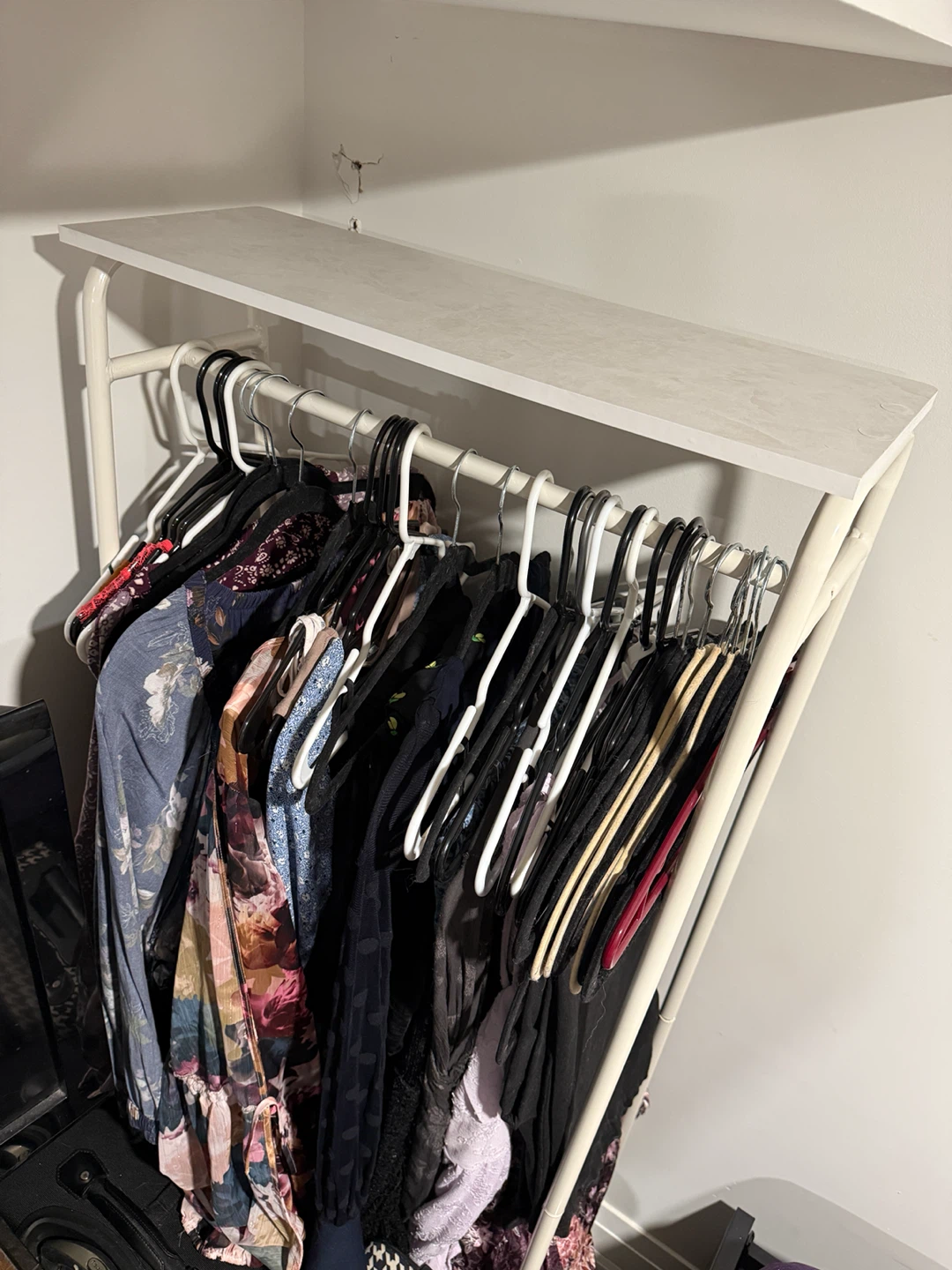 Small Clothing Rack *NEW IN BOX! - photo 2
