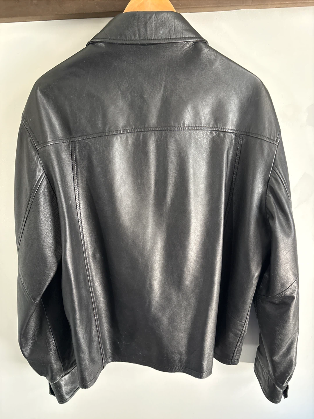 Black leather jacket - photo 2