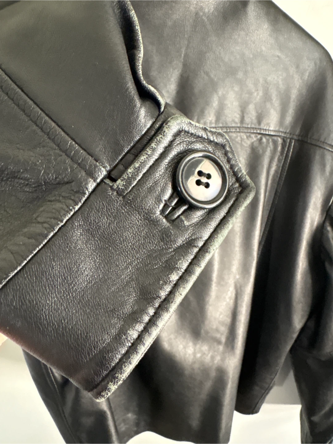 Black leather jacket - photo 3