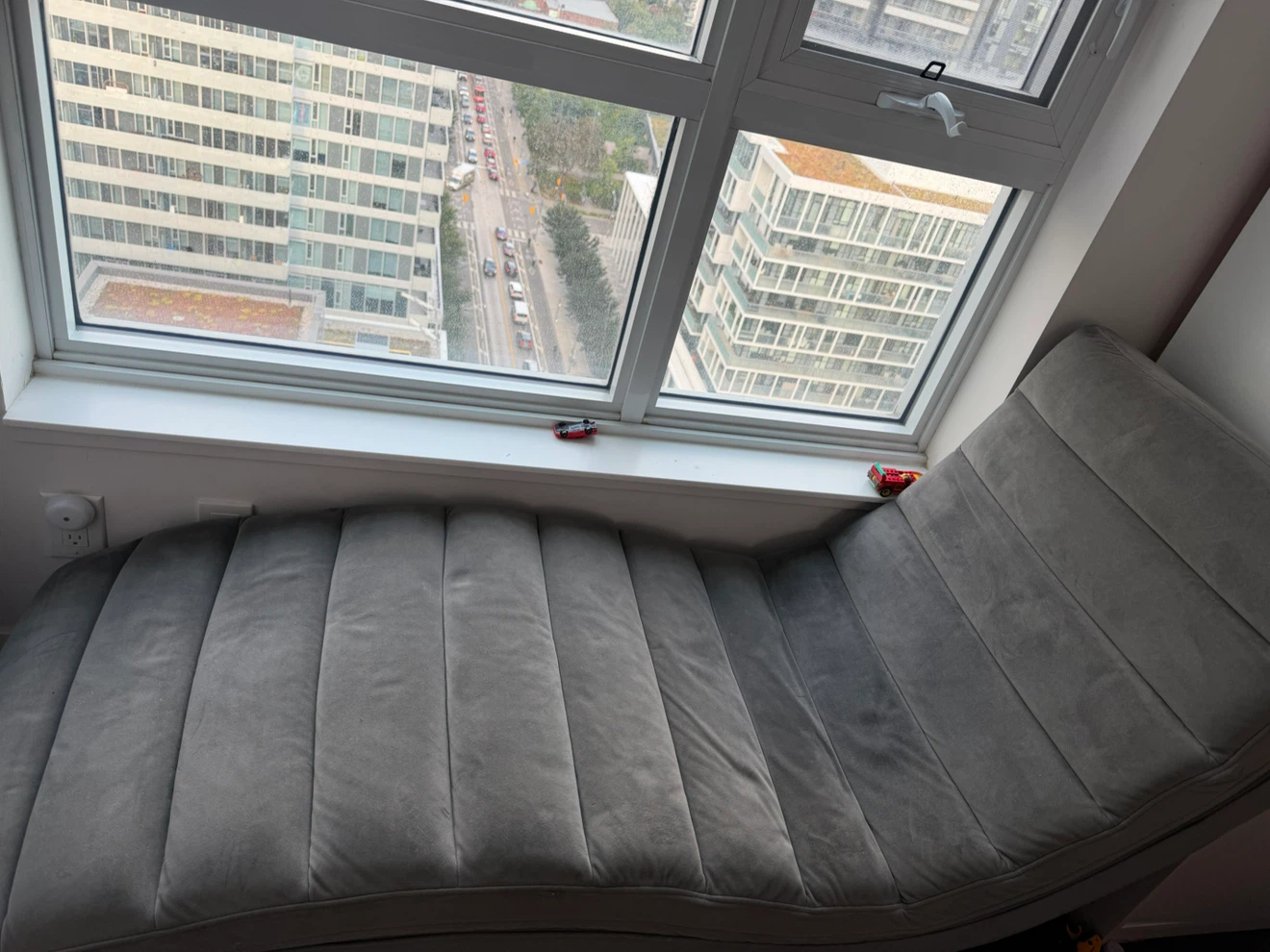 Grey Velvet Chaise Lounge Chair - photo 3