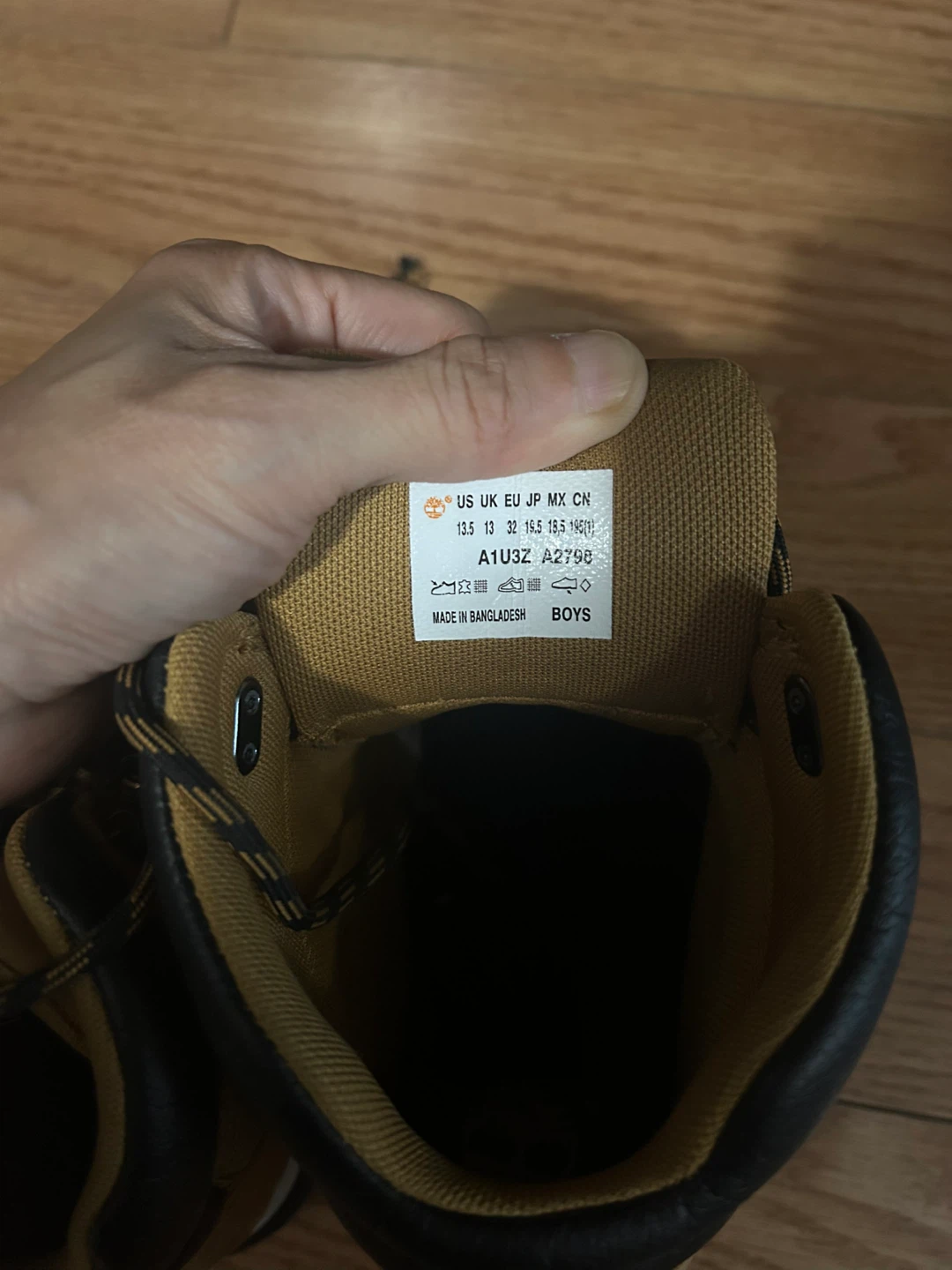 Size 13.5 Timberland Boys Boots - photo 5
