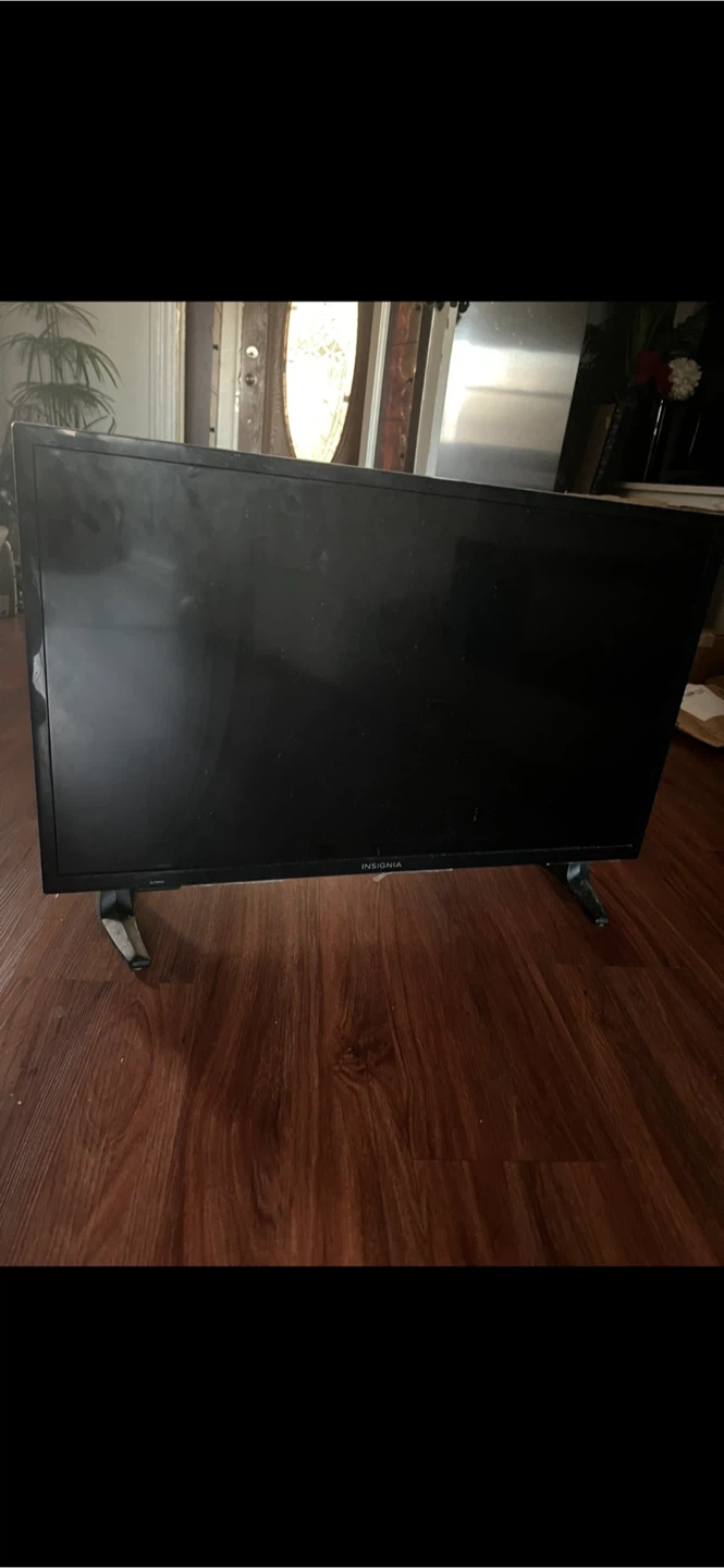 Insignia 32-inch LED TV