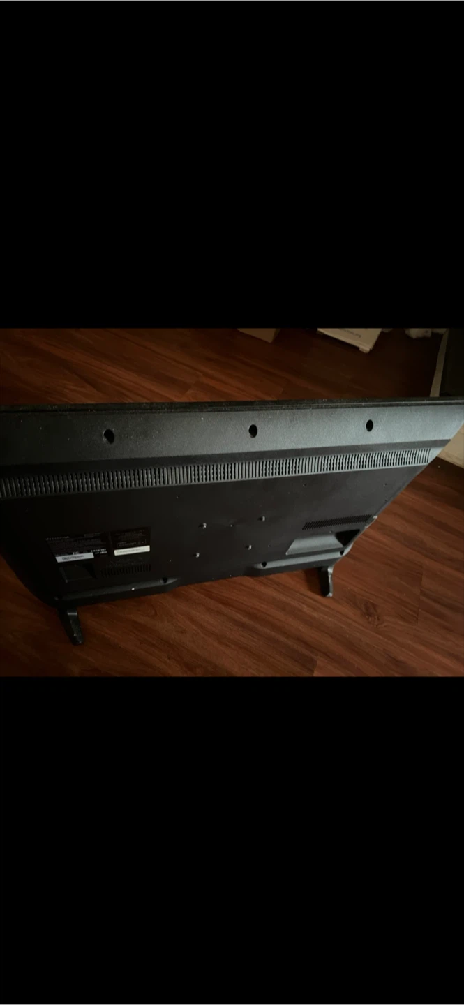 Insignia 32-inch LED TV - photo 2