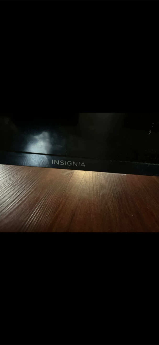 Insignia 32-inch LED TV - photo 3