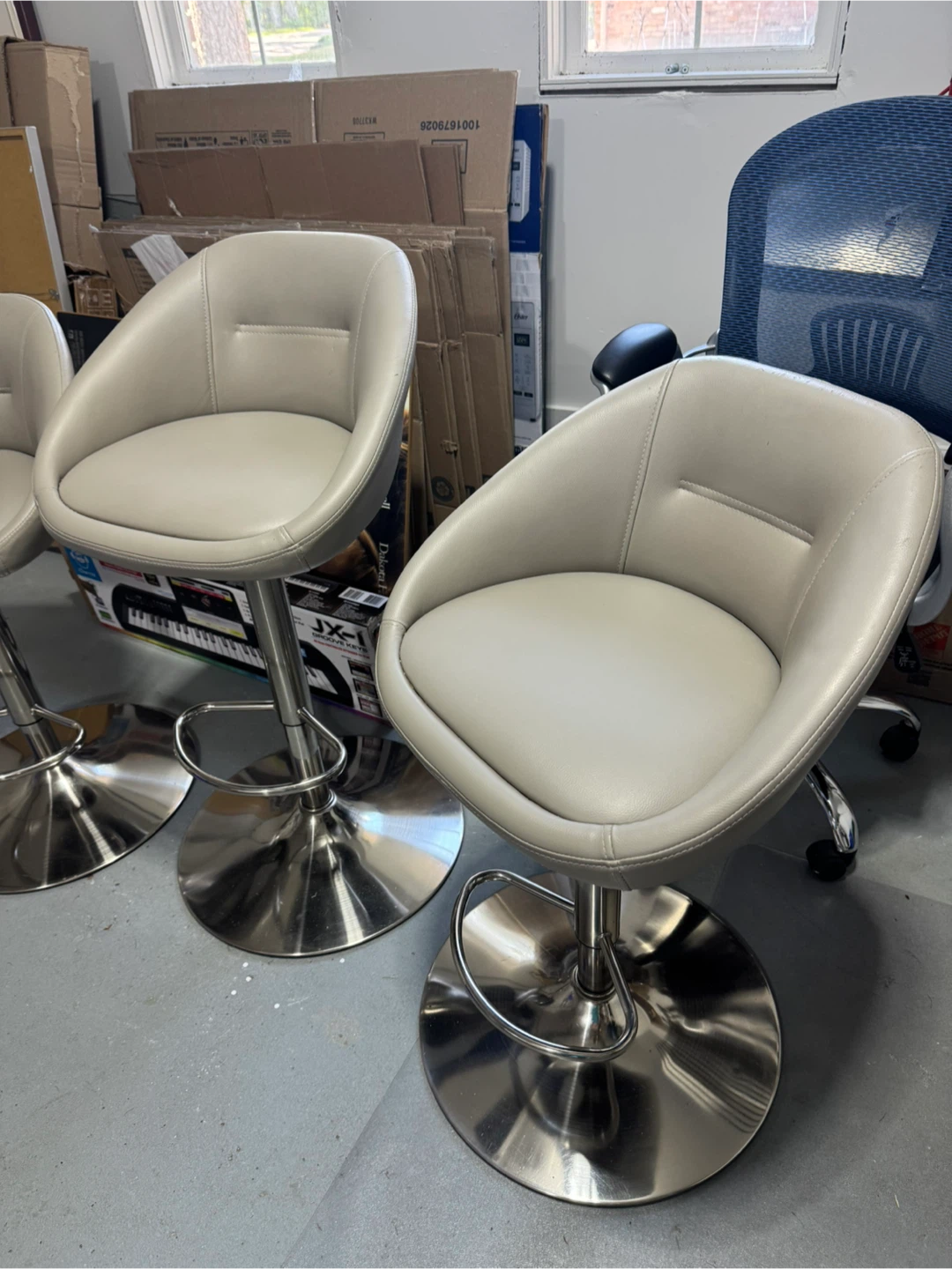 Set of 3 beige swivel bar stools - photo 4
