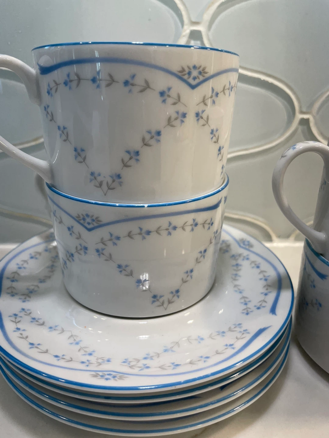 Set of 4 Floral Teacups and Saucers - photo 2