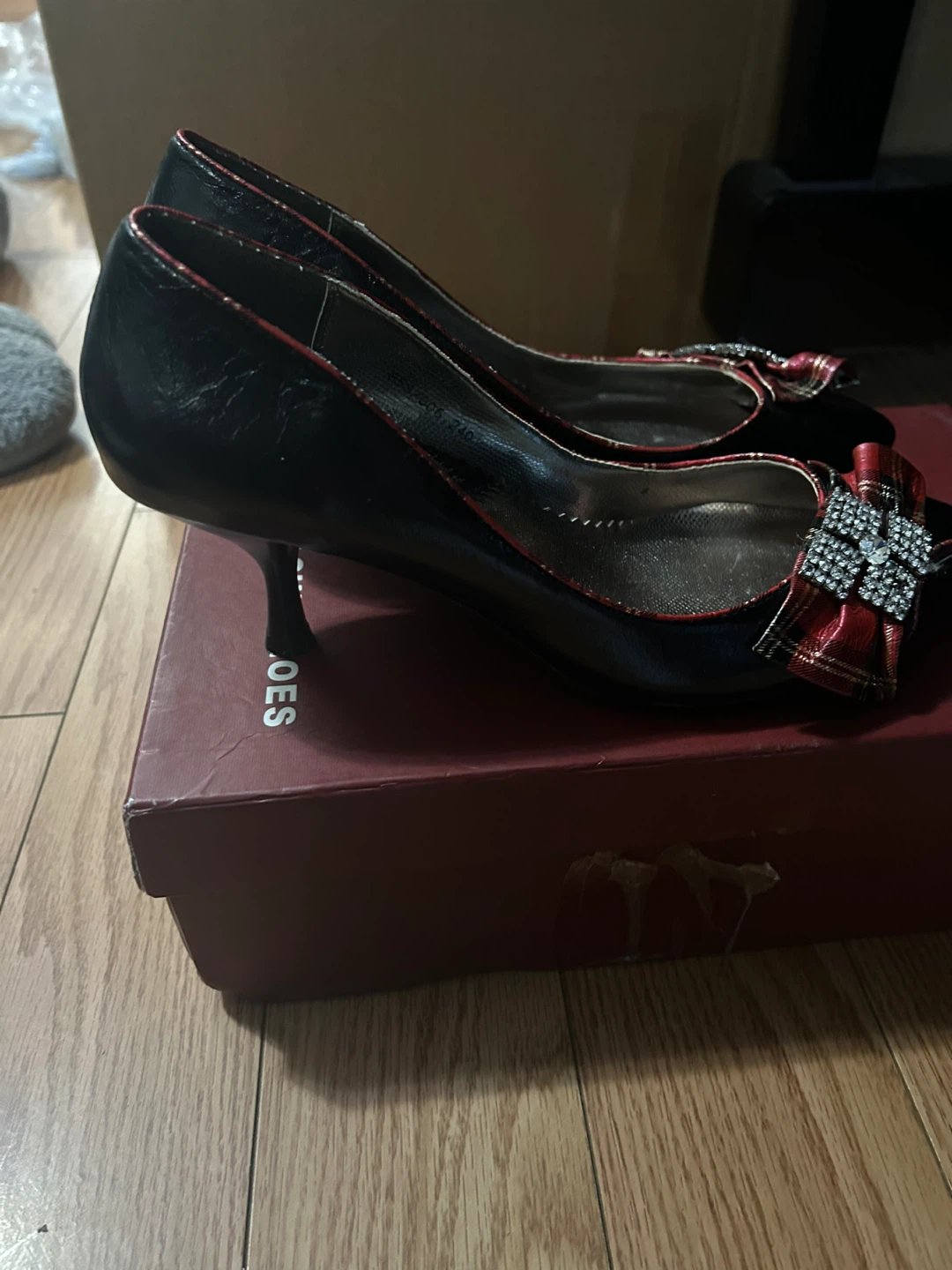 Lao Ye Che Black Heels Size 8
