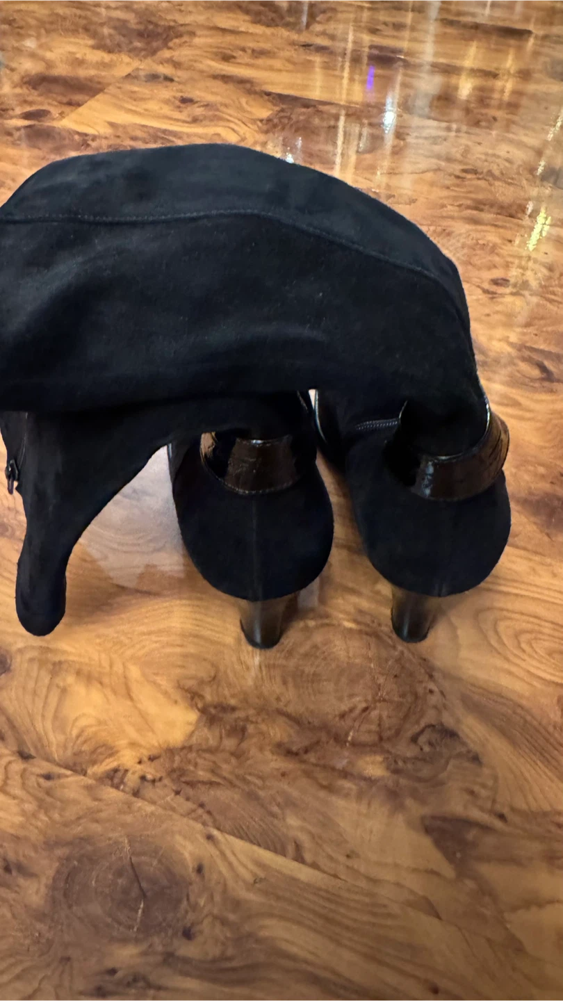 Black Suede and Patent Leather Boots - photo 2