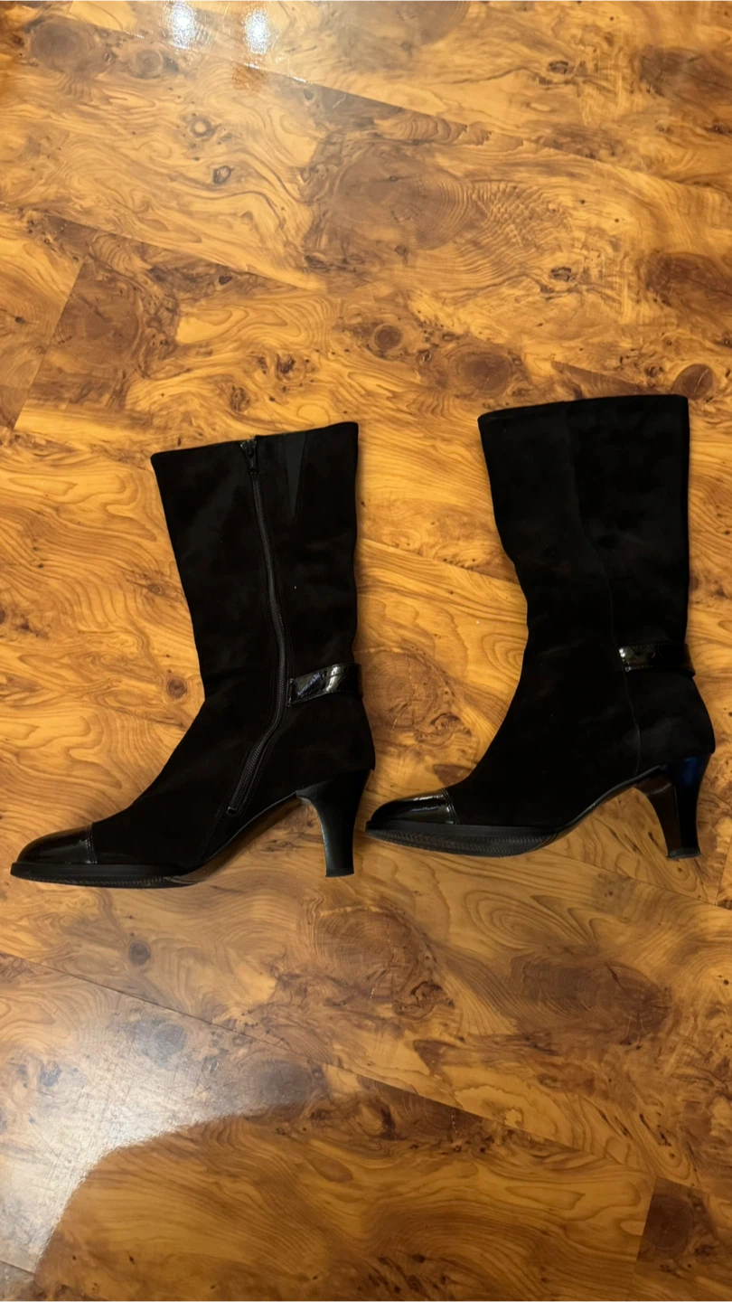 Black Suede and Patent Leather Boots - photo 3