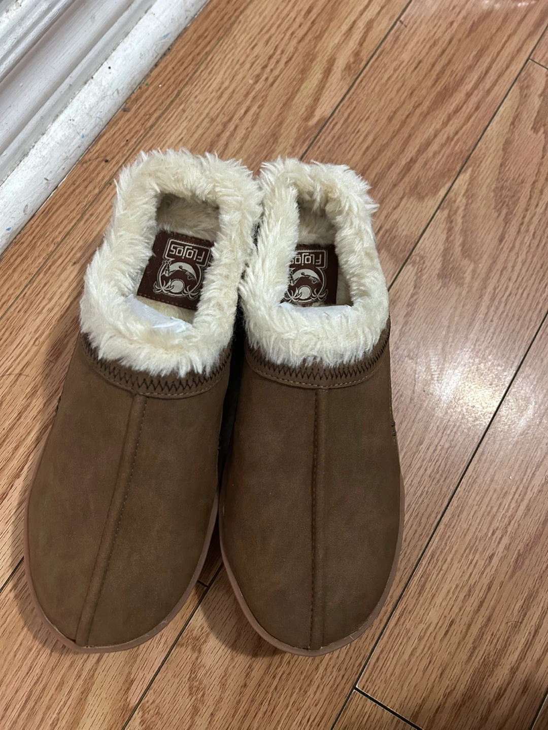 Brand New Flojos Unisex Slippers Women Size 5