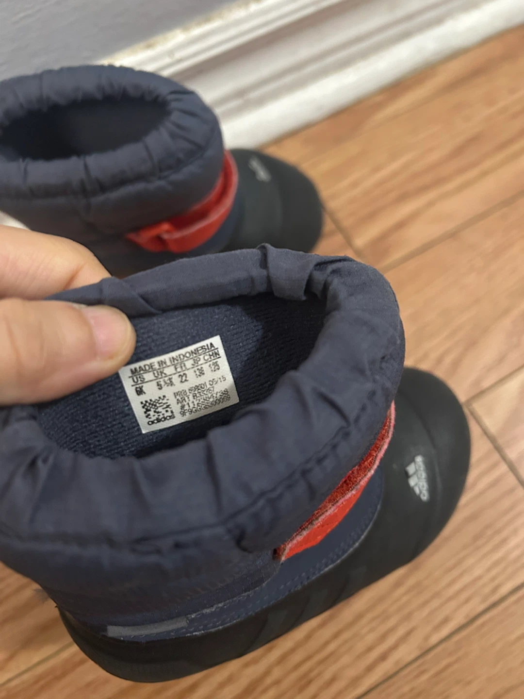 Adidas Toddler Winter Boots Size 6K - photo 4