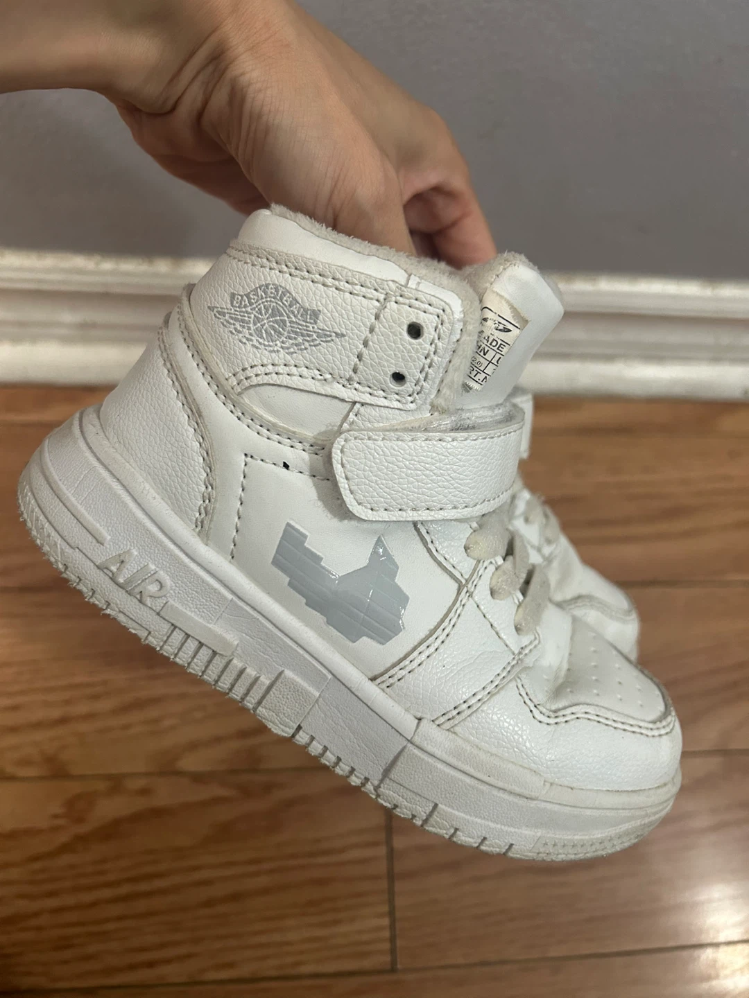 Size 10 White high-top children's sneakers