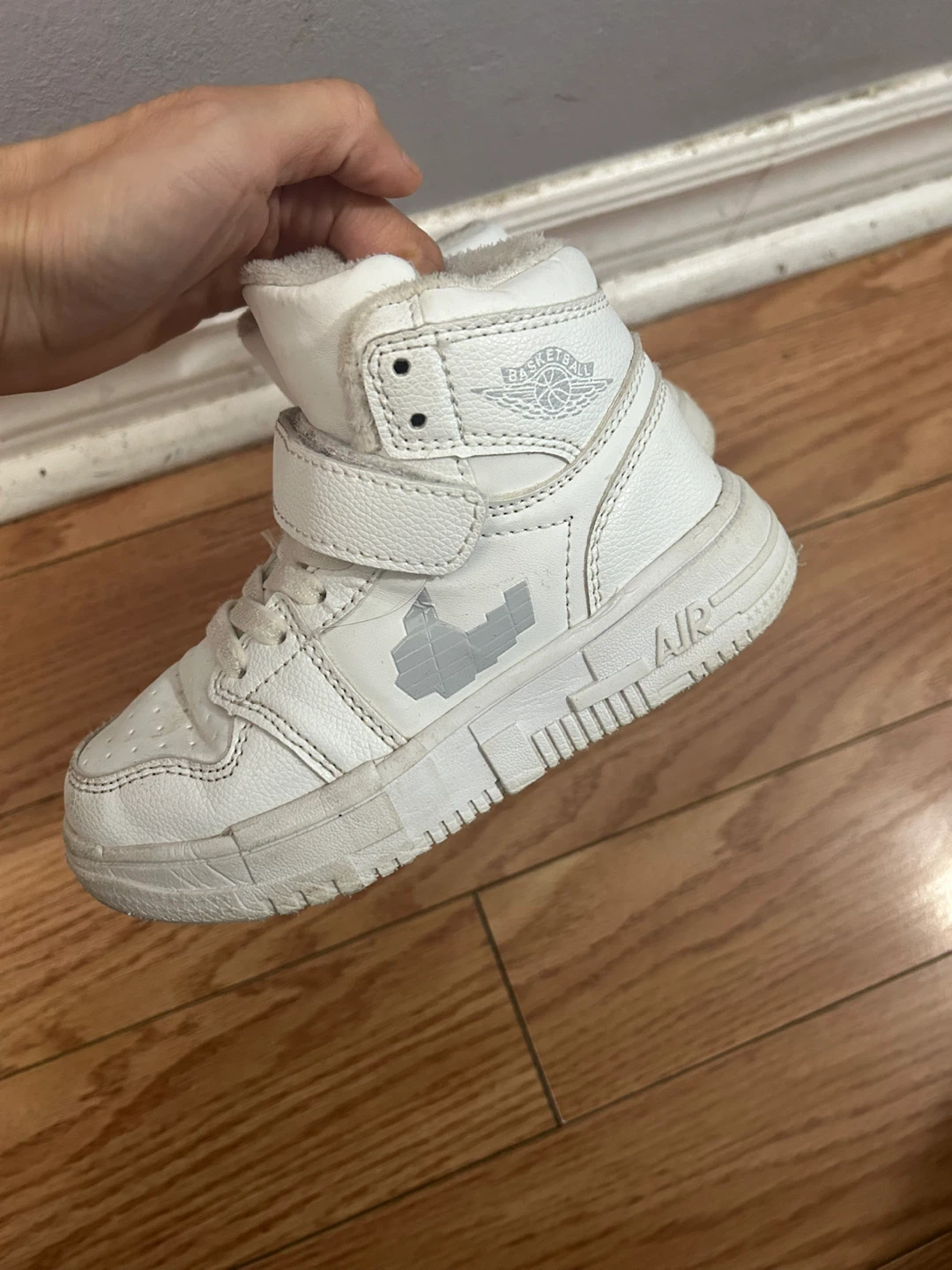 Size 10 White high-top children's sneakers - photo 2