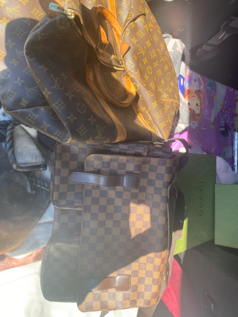 Louis vuitton (authentic)see damage and come check