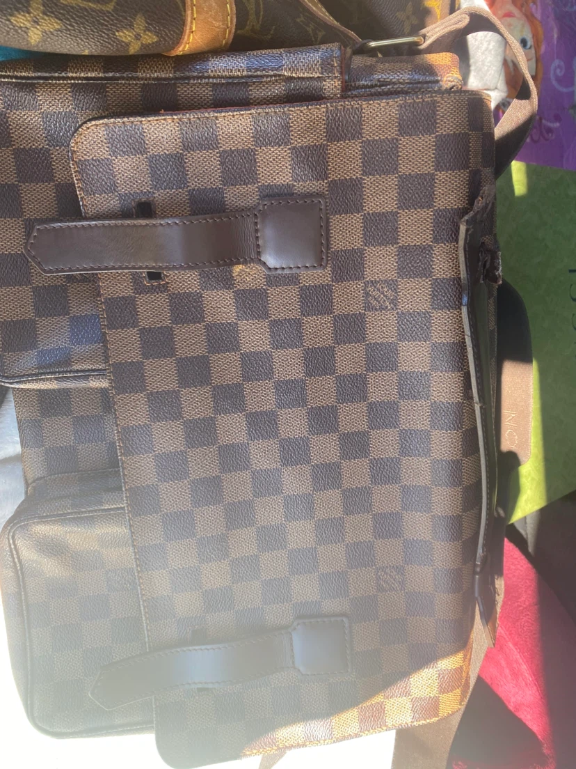 Louis vuitton (authentic)see damage and come check - photo 2