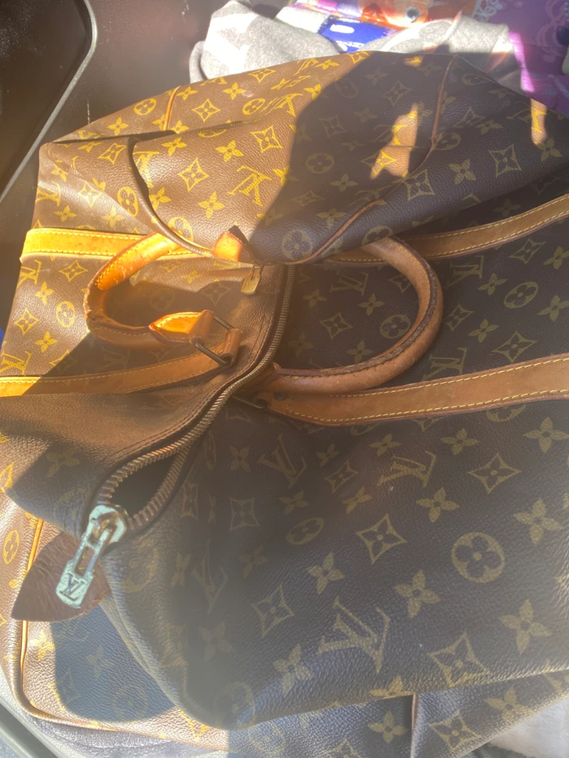 Louis vuitton (authentic)see damage and come check - photo 3