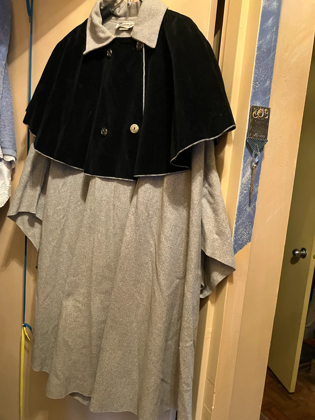 Betmar Vintage Wool Cape - photo 3