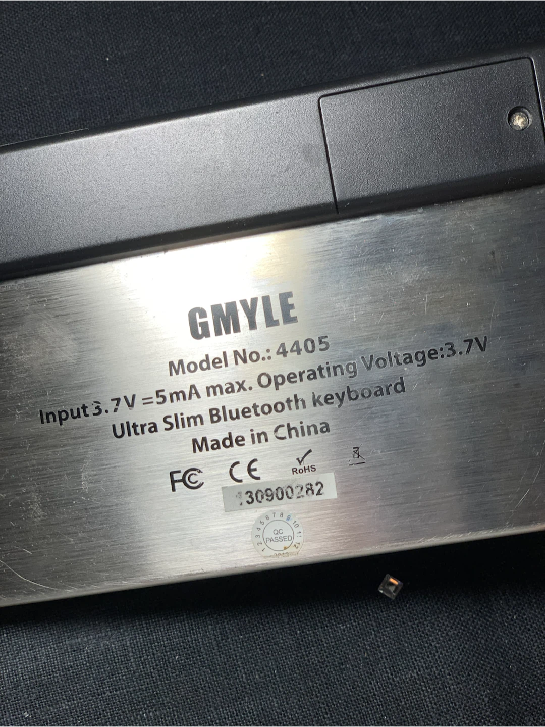 Belkin Wireless Charging Pad and GMYLE Bluetooth Keyboard - photo 3