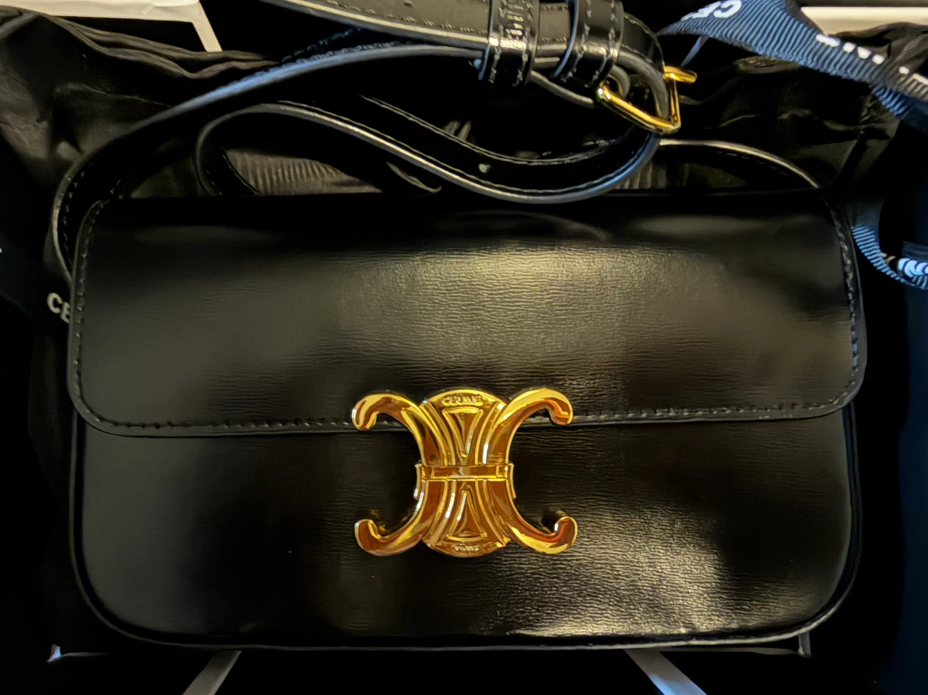 MINT • Beautiful CELINE Paris Purse w Branded Adjustable Strap - photo 3