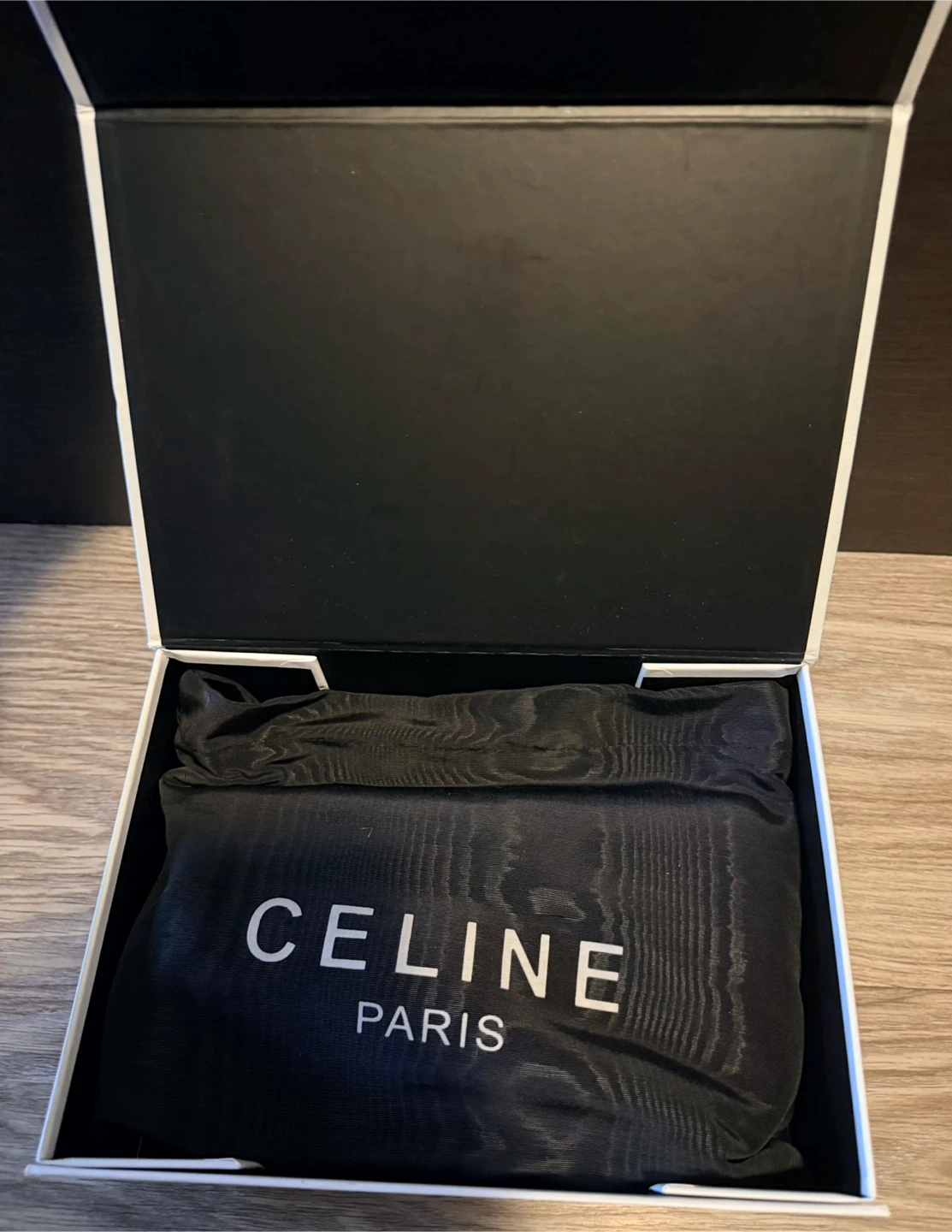 MINT • Beautiful CELINE Paris Purse w Branded Adjustable Strap - photo 5
