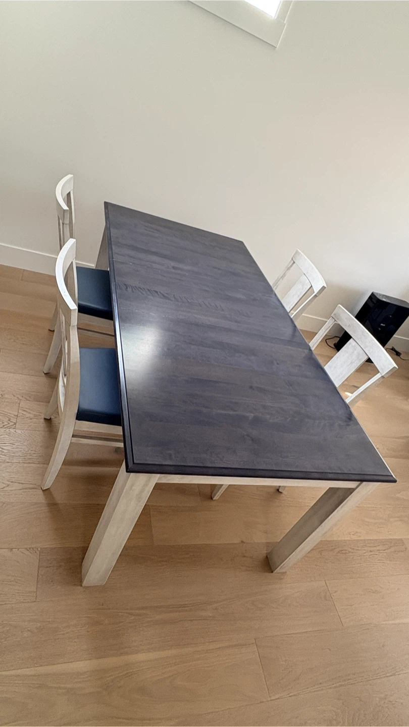Lazboy - Extendable dinning table and 4 chairs