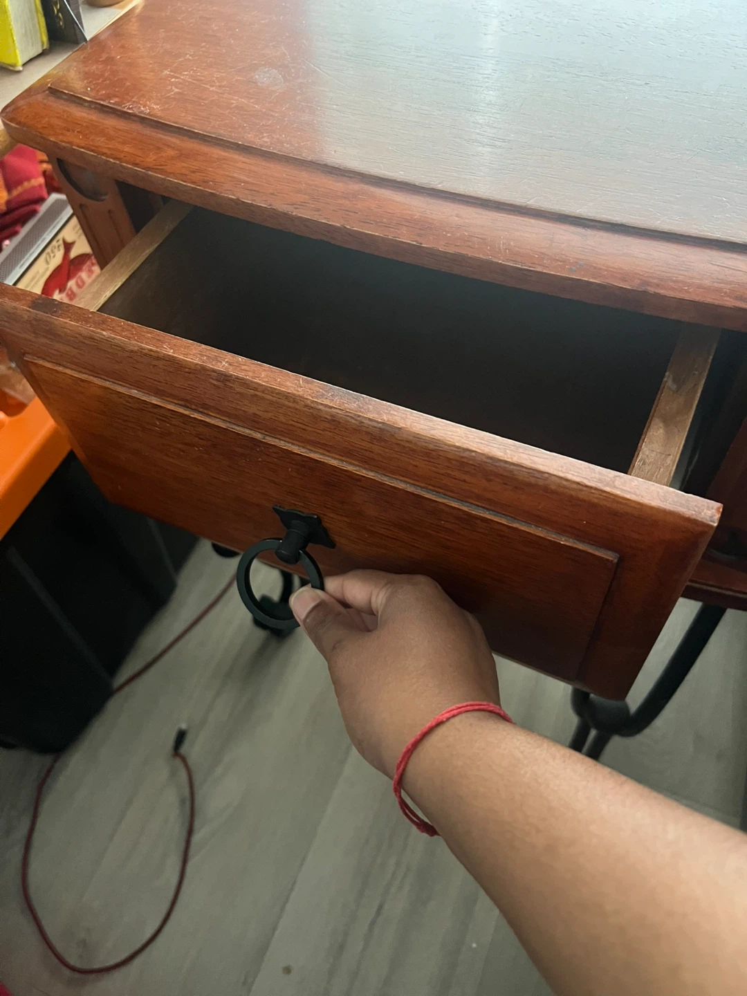Wooden bedside table with metal legs - photo 4
