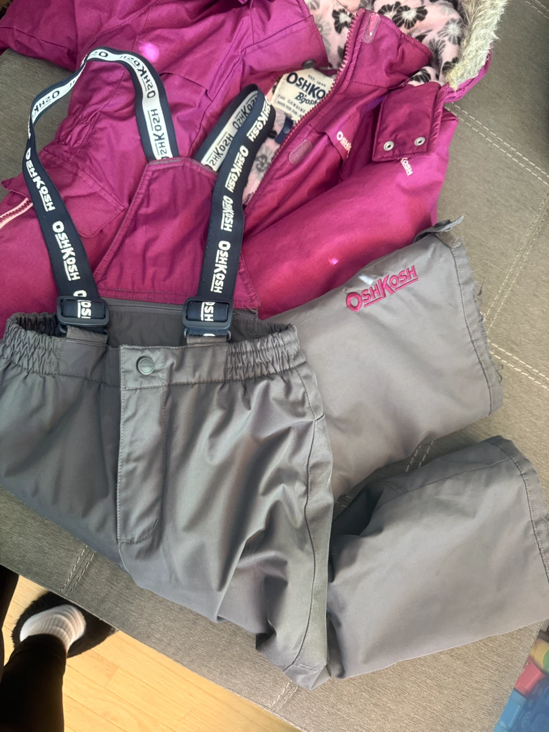 Oshkosh Snow Suit size 6 girls - photo 4