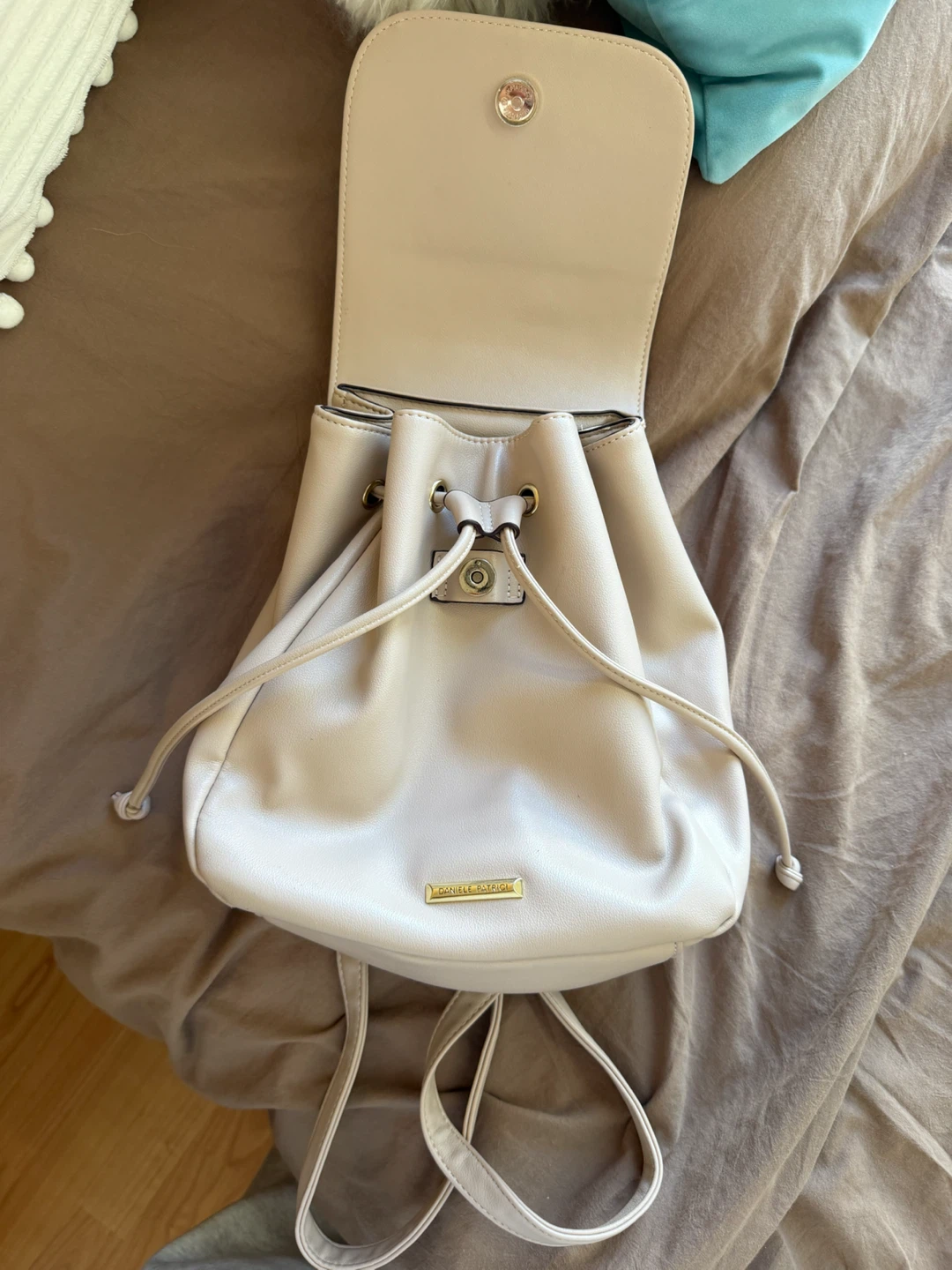 Minor damage - Daniele Patrici beige drawstring backpack - photo 2