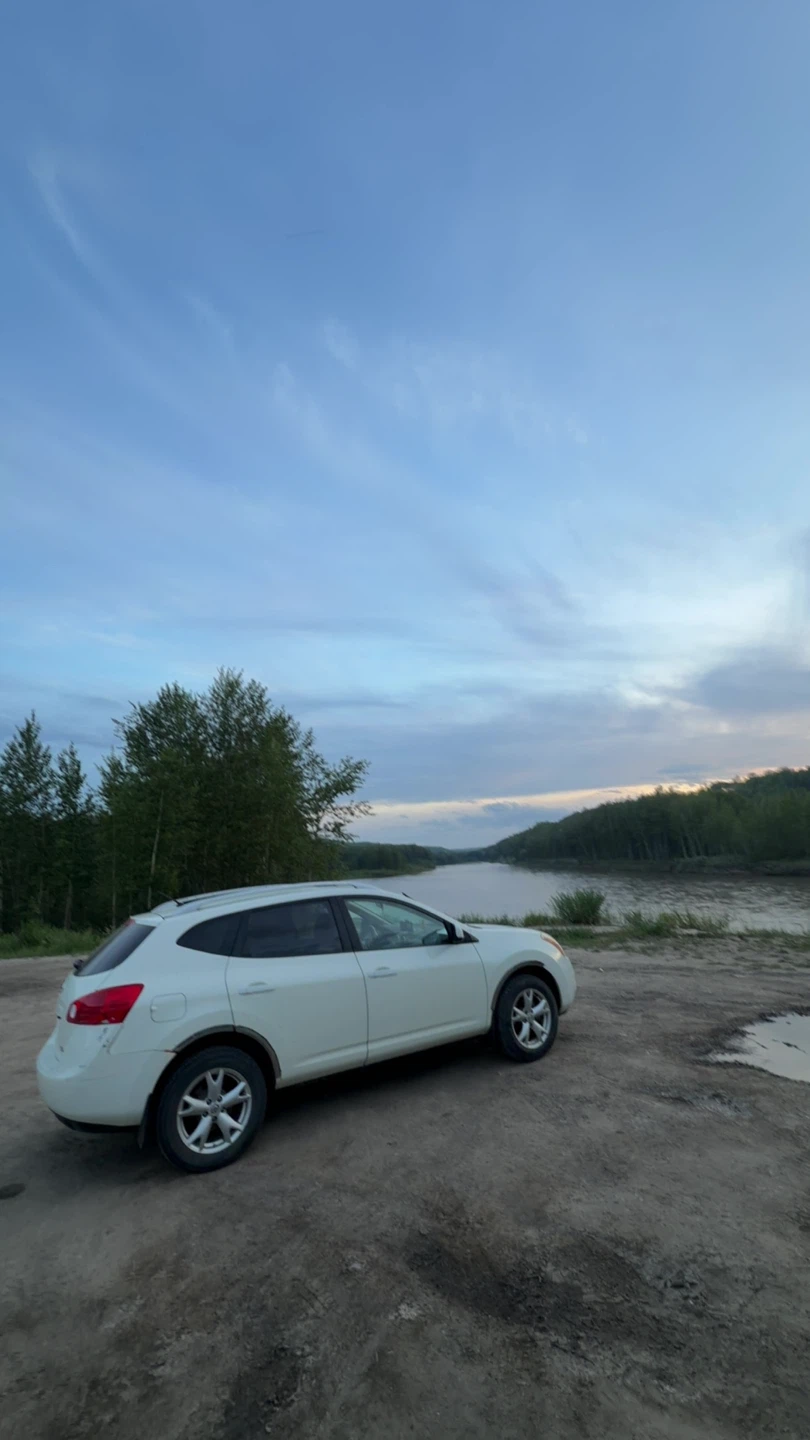 2009 White Nissan Rogue SL AWD