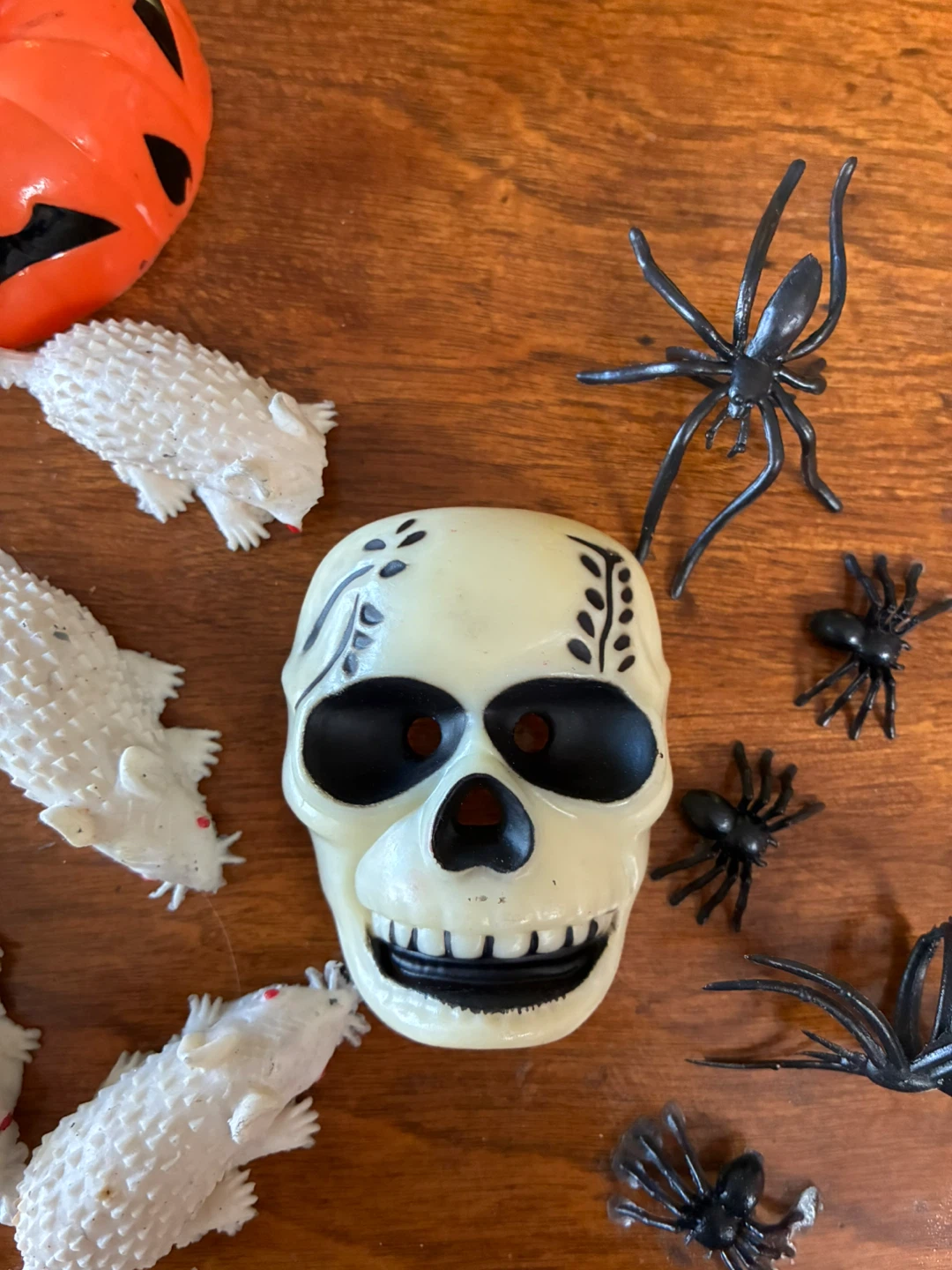 $2 Lot tiny Halloween Rats, Spiders, Skull Pumpkin Decorations