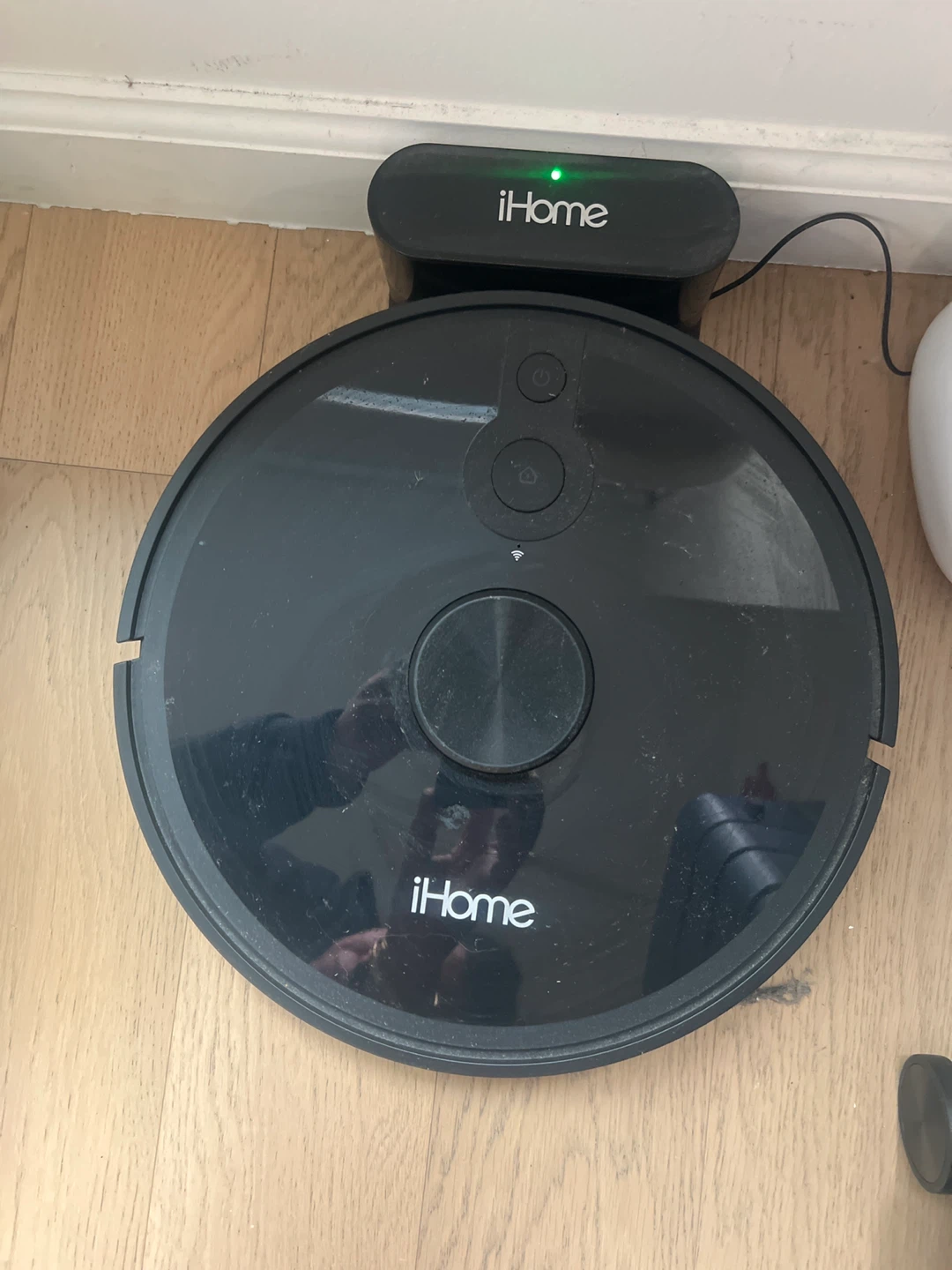 iHome AutoVac Robot Vacuum