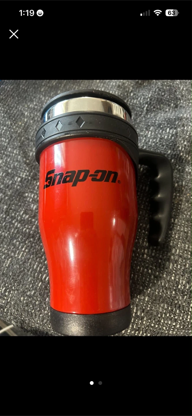 Snap-on red travel mug