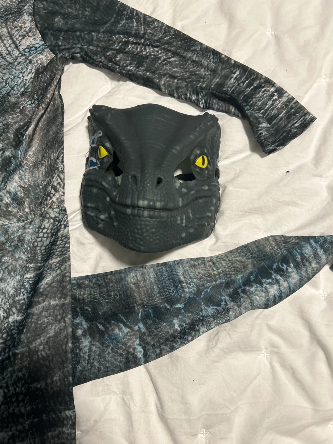 Jurassic World Raptor Costume and Mask - photo 2