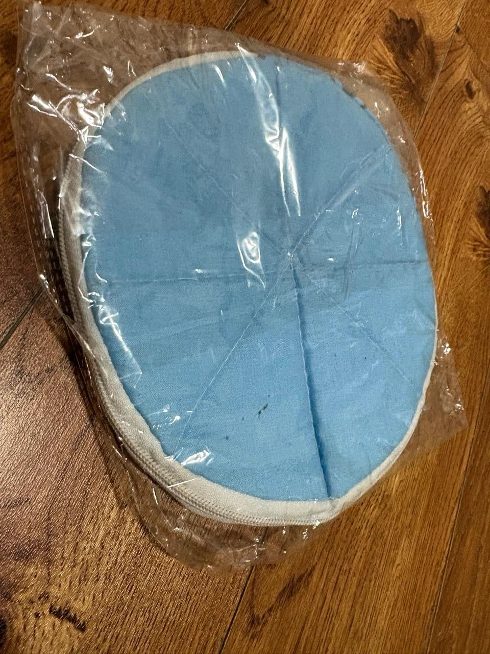 Blue round zippered pouch - photo 2