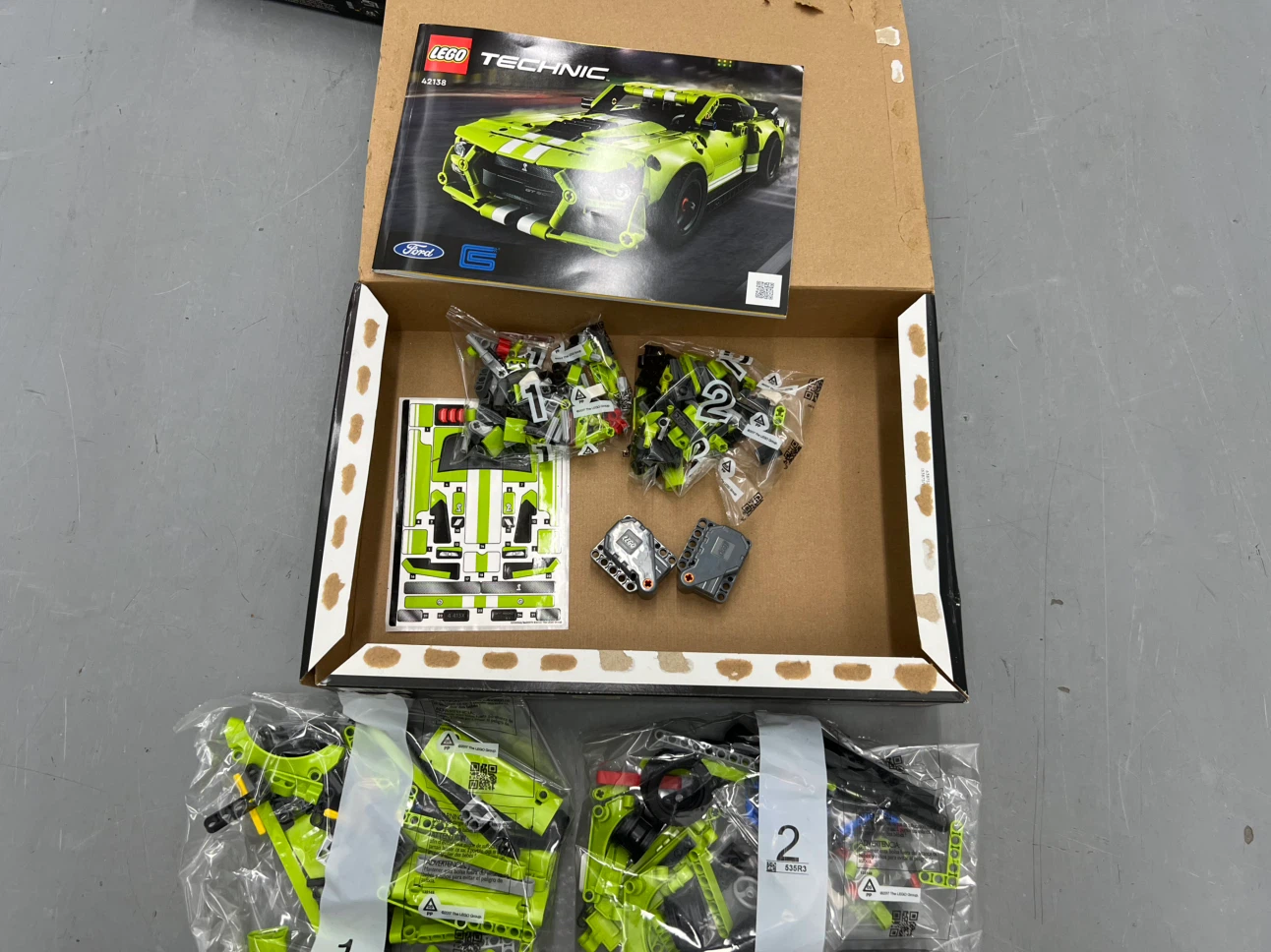 LEGO Technic Ford Mustang Shelby GT500 42138 - photo 3