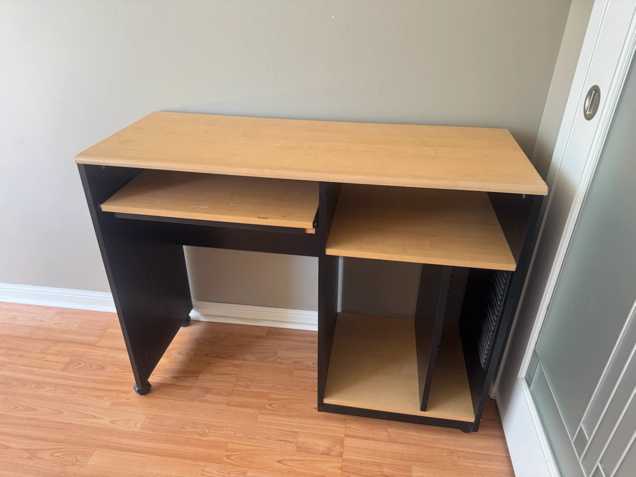 Computer desk with keyboard tray - photo 2