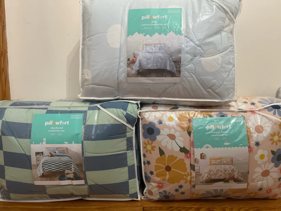 Pillowfort Full/Queen Comforter Set